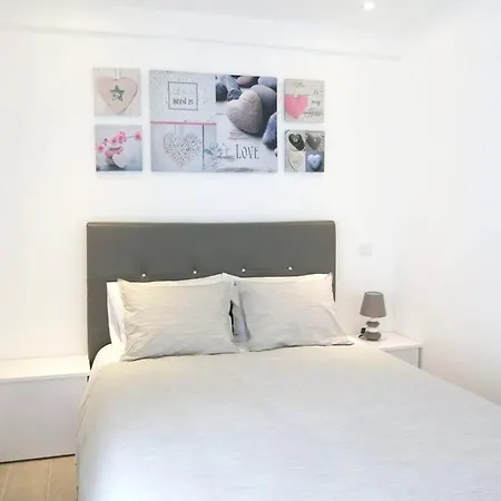 One Bedroom At 500 M Away From The Apartament